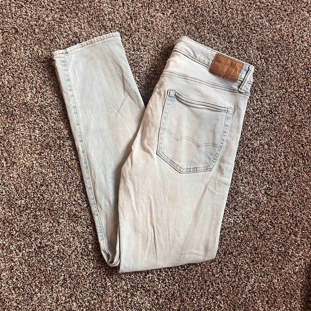 American Eagle Men’s Slim Fit Light Wash Denim Jeans - Picture 2 of 8
